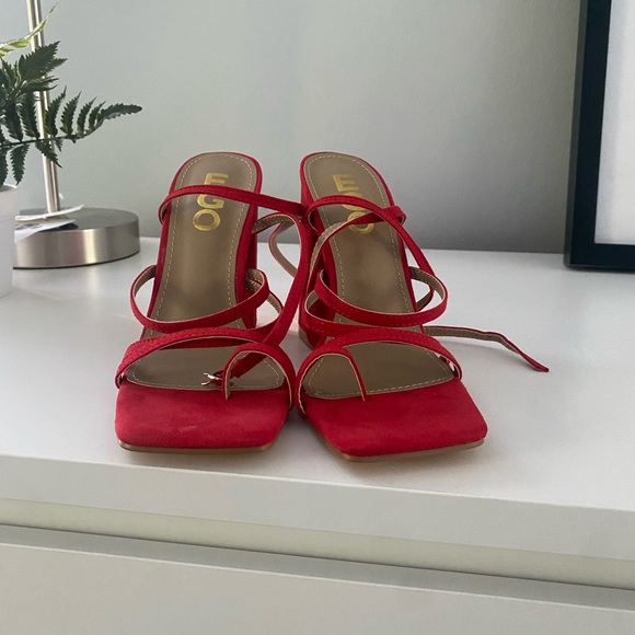 Red heels - Picture 2 of 2